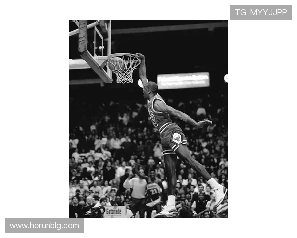 乔丹 1992 奥运惊现野球神技！8 抢断 + 快攻暴扣碾碎欧洲劲旅