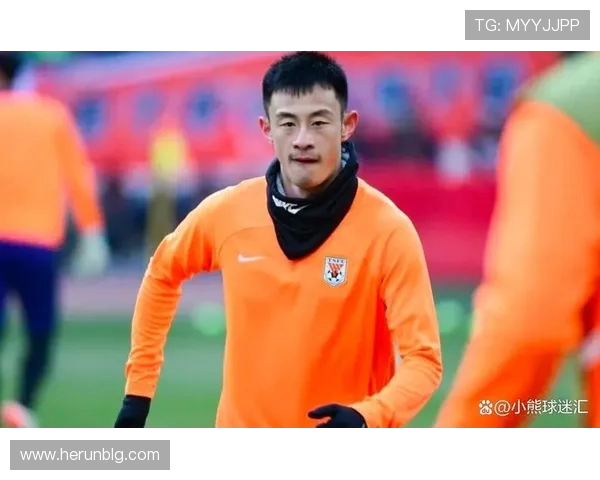 泰山队场边争议事件：彭欣力替补登场 2 分钟染红离场